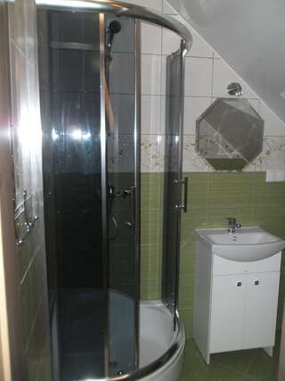 Гостевой дом Wzgórze Baranów Odargowo Трехместный номер с собственной ванной комнатой-3
